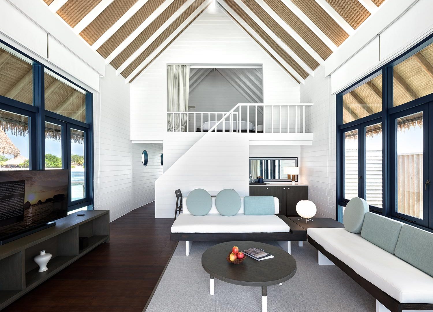 Bru & Bru agencia de viajes exclusivos, Como Cocoa Island en Maldivas, salón de la Loft water villa