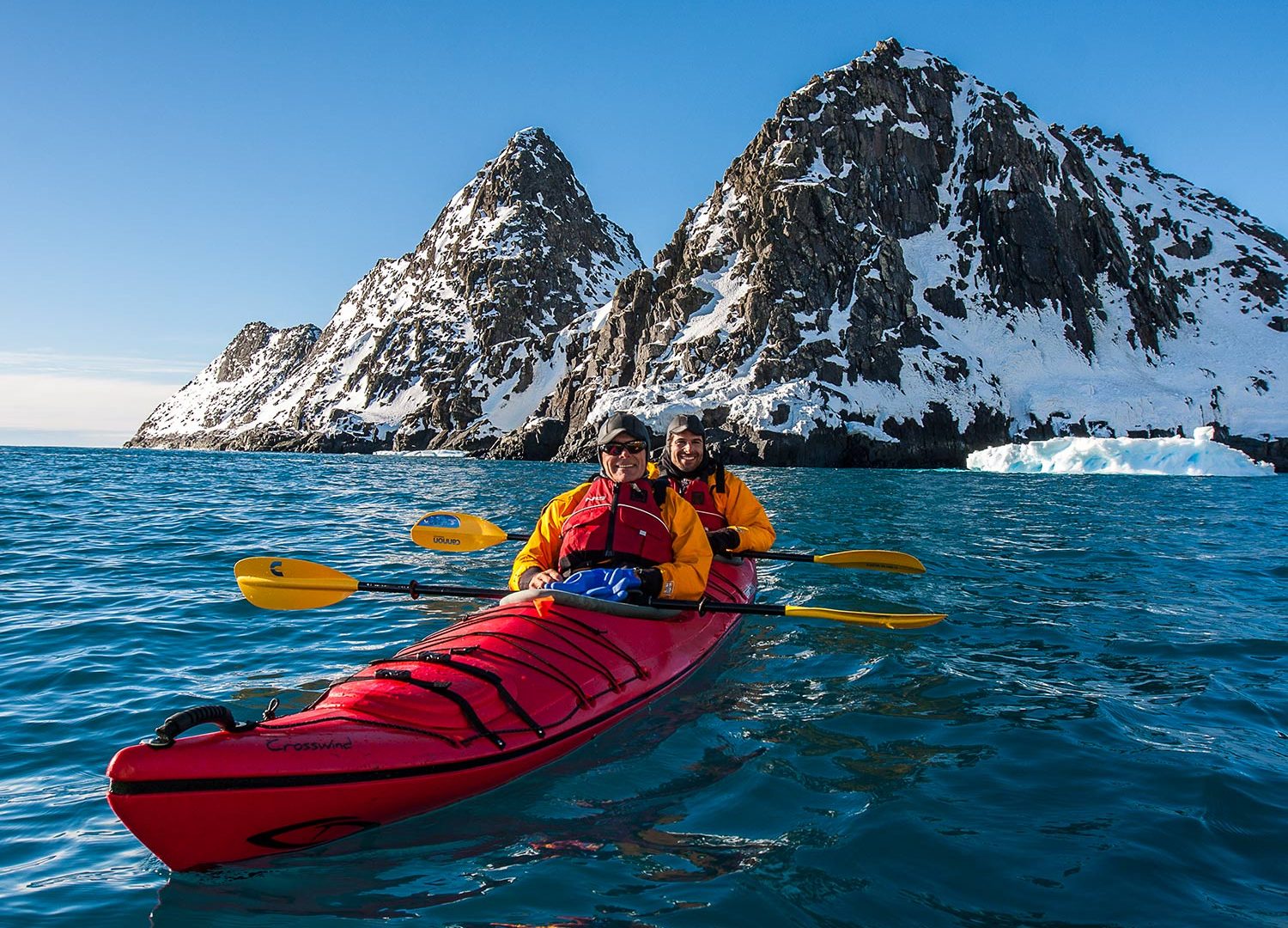 Bru & Bru: aero crucero Antarctica XXI en la Antártida, naturaleza salvaje, salida en kayak cerca de icebergs