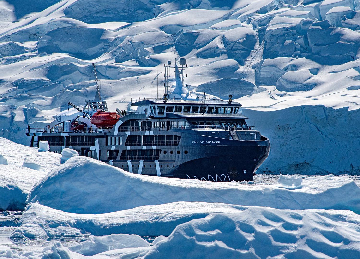 Antarctica XXI: aero-crucero en la Antártida