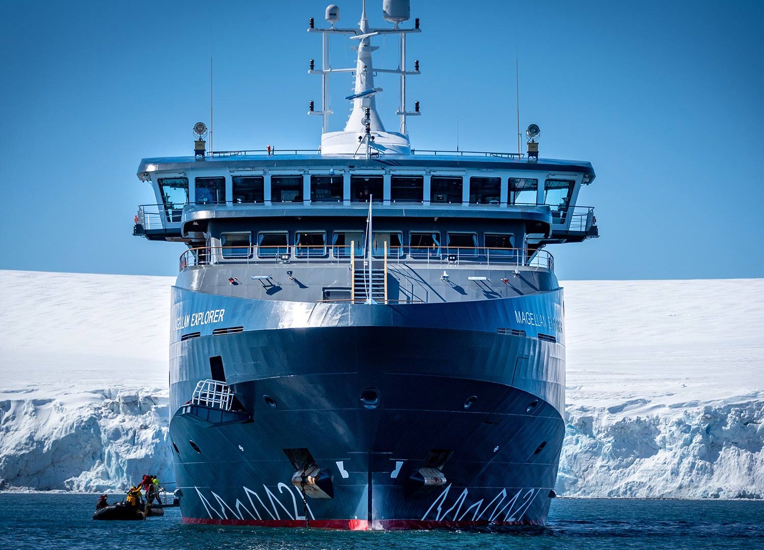 Bru & Bru: aero crucero Antarctica XXI en la Antártida a bordo del Magellan Explorer, navegando por los icebergs