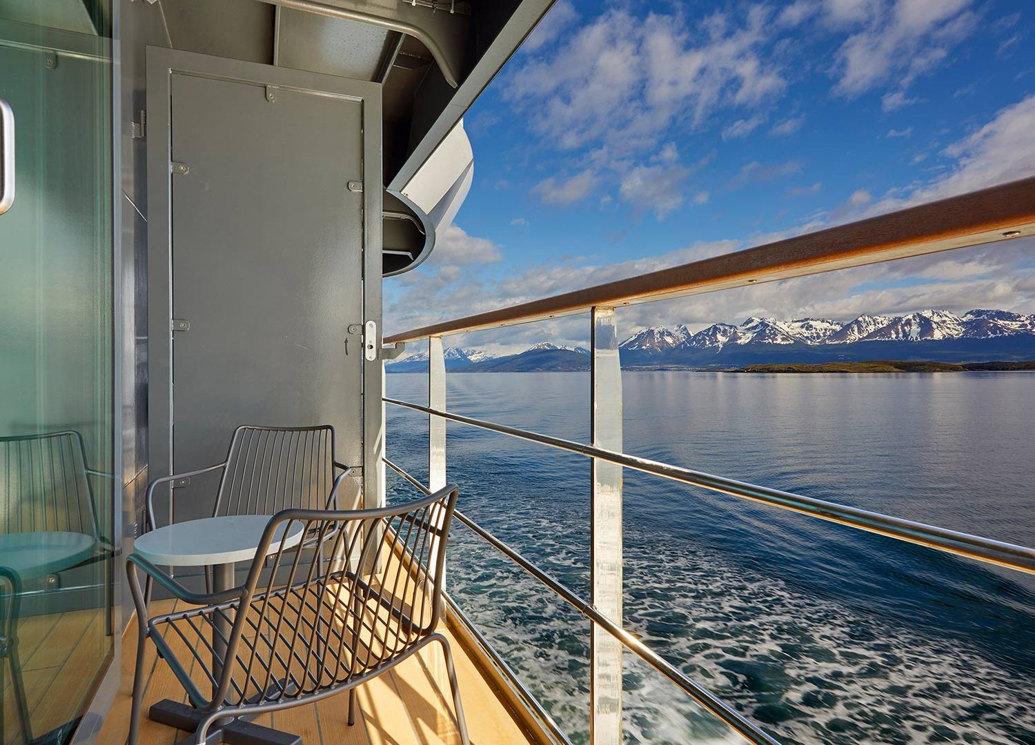 Bru & Bru: aero crucero Antarctica XXI en la Antártida, vistas desde la habitación del crucero, paisaje antártico, icebergs