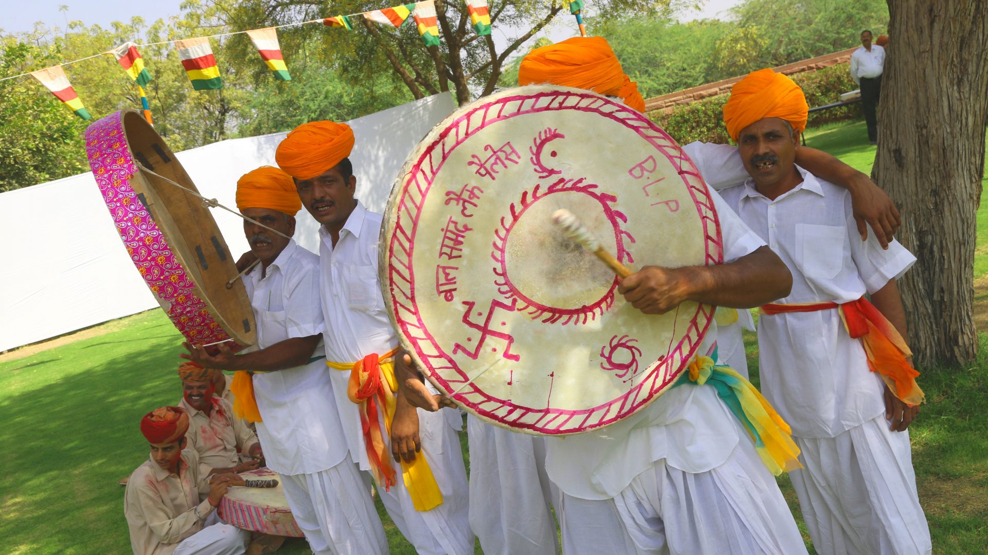 Celebra la primavera en India en los festivales Holi & Hola Mohalla