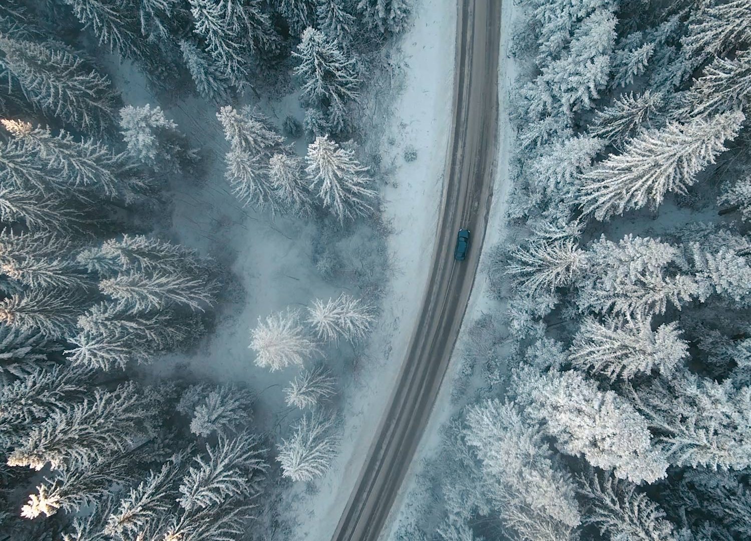 Bru & Bru agencia de viajes exclusivos - Arctic Bath Hotel Spa flotante en Laponia, Suecia. Vista aérea del paisaje sueco.