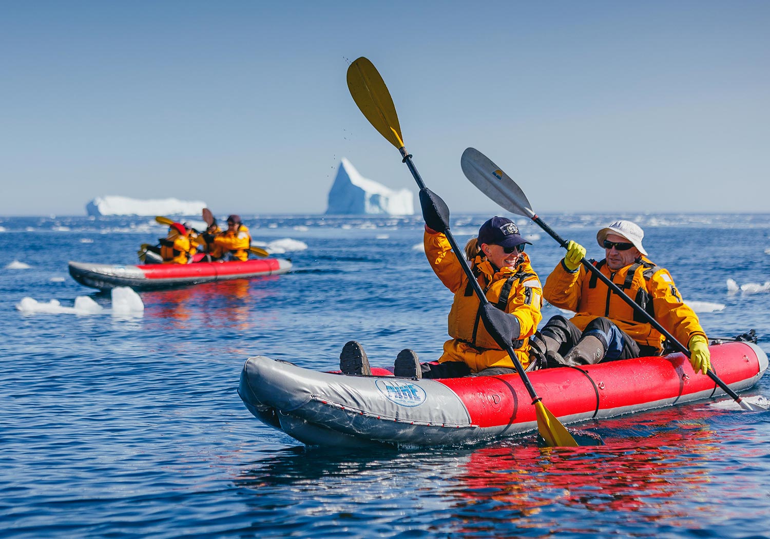 Bru & Bru agencia de viajes exclusivos Quark Expeditions al Ártico y Antártida, Crucero Ultramarine, salida en kayak