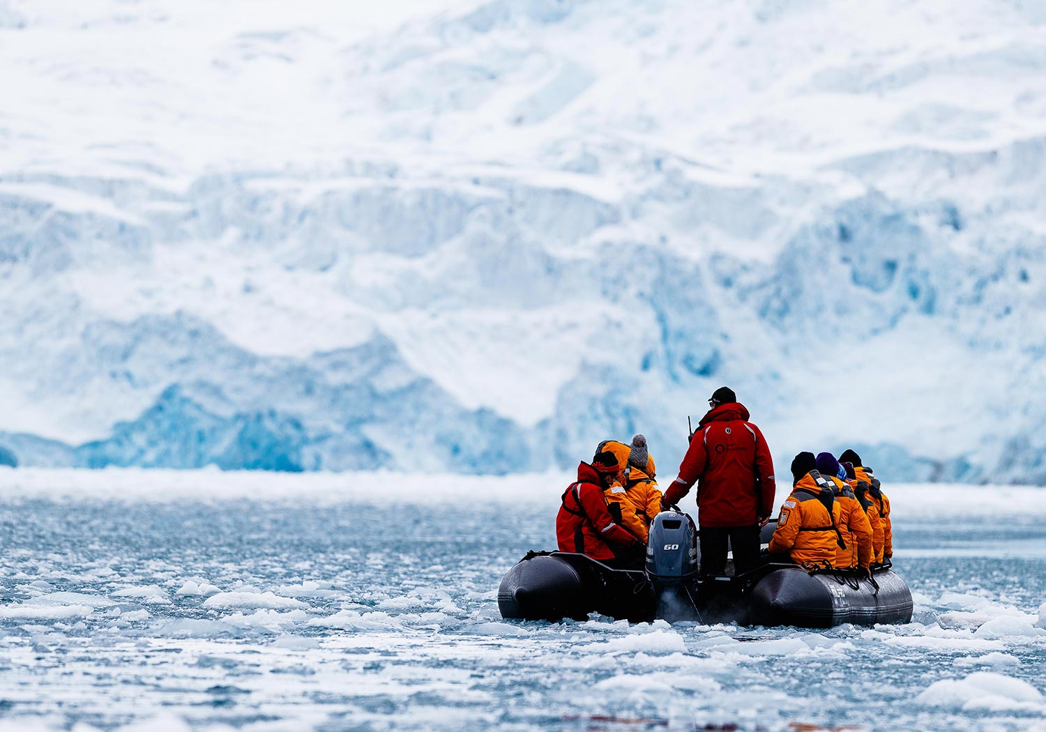 Bru & Bru agencia de viajes exclusivos Quark Expeditions al Ártico y Antártida, Crucero Ultramarine, Svalbard, Fuglefjord