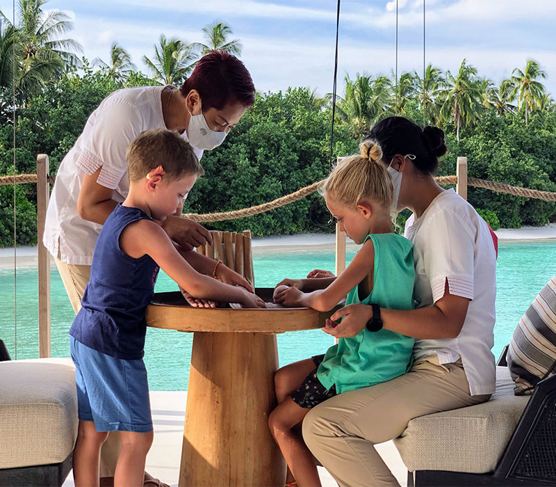 BRU-BRU-Exclusive-Travel-Designer-Maldivas-en-familia-Raffles-Meradhoo-1