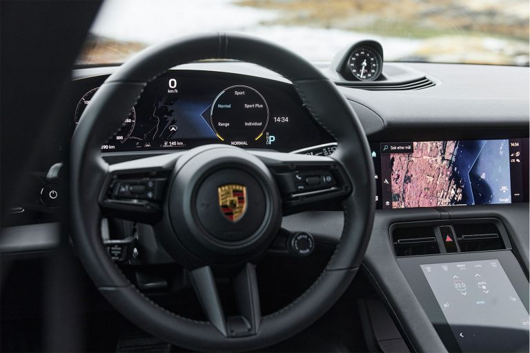 Porsche eléctrico por los Fiordos