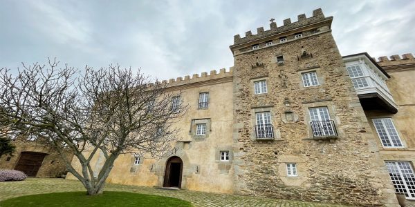 Bru-Bru-travel-story-Palacio-de-figueras-p