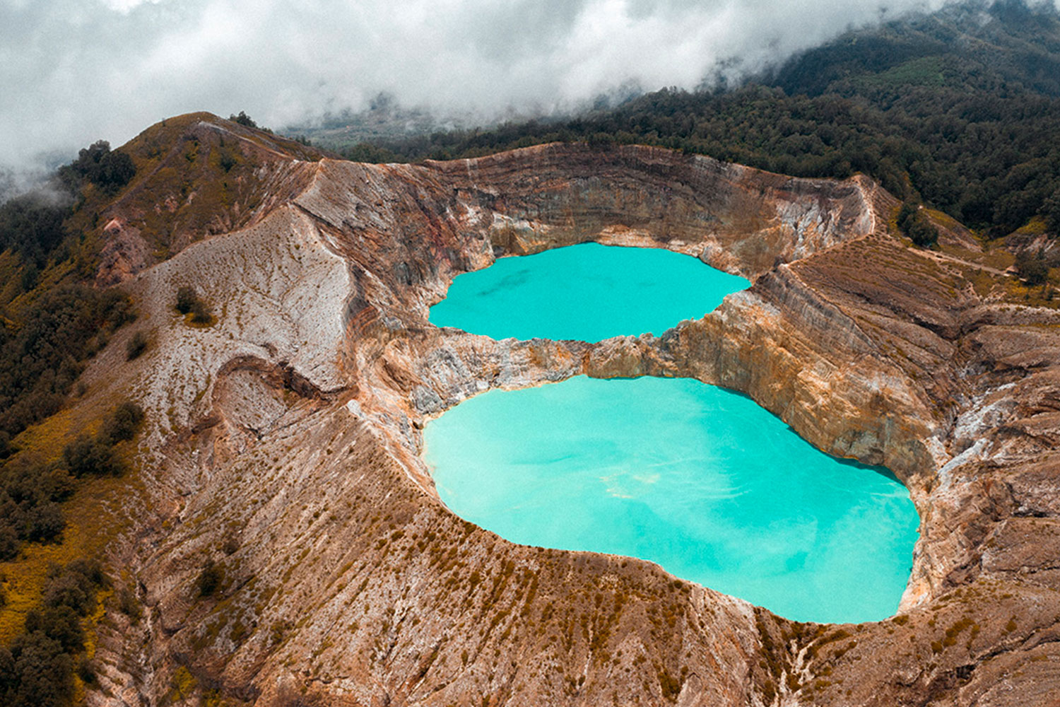 BRU&BRU-Viajes-Exclusivos-Indonesia.-Aqua-blue