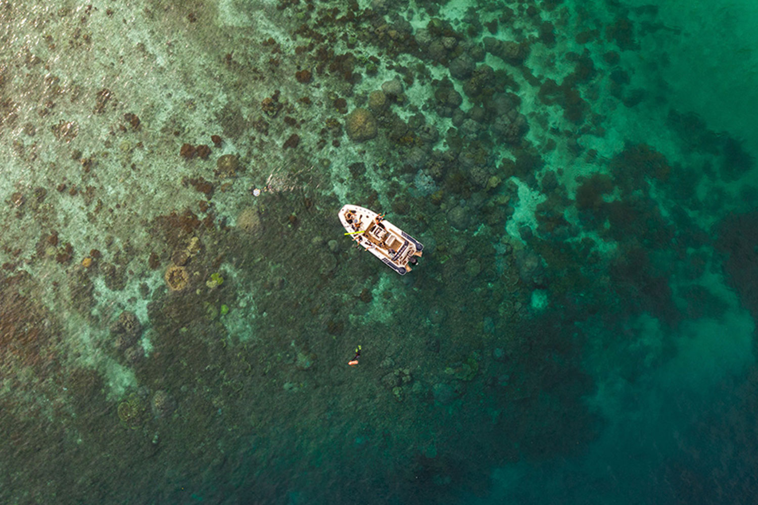 BRU&BRU-Viajes-exclusivos-Indonesia-Aqua-blue