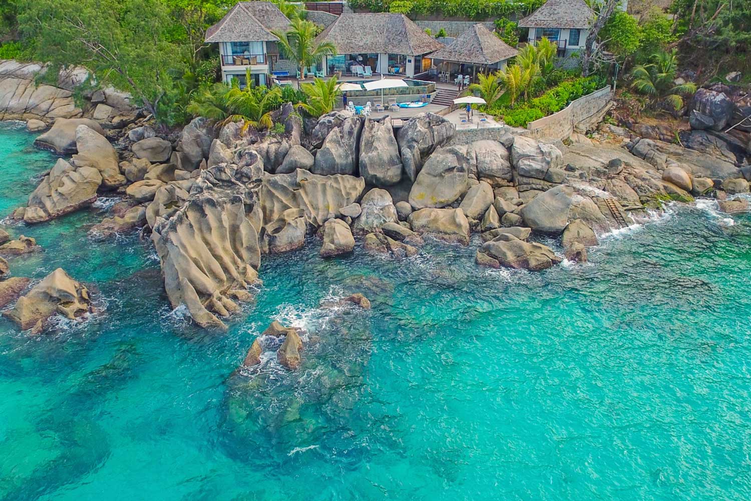 BRU&BRU-Agencia-de-viajes-exclusivos-travel-stories-Seychelles-Villa-on-the-rocks