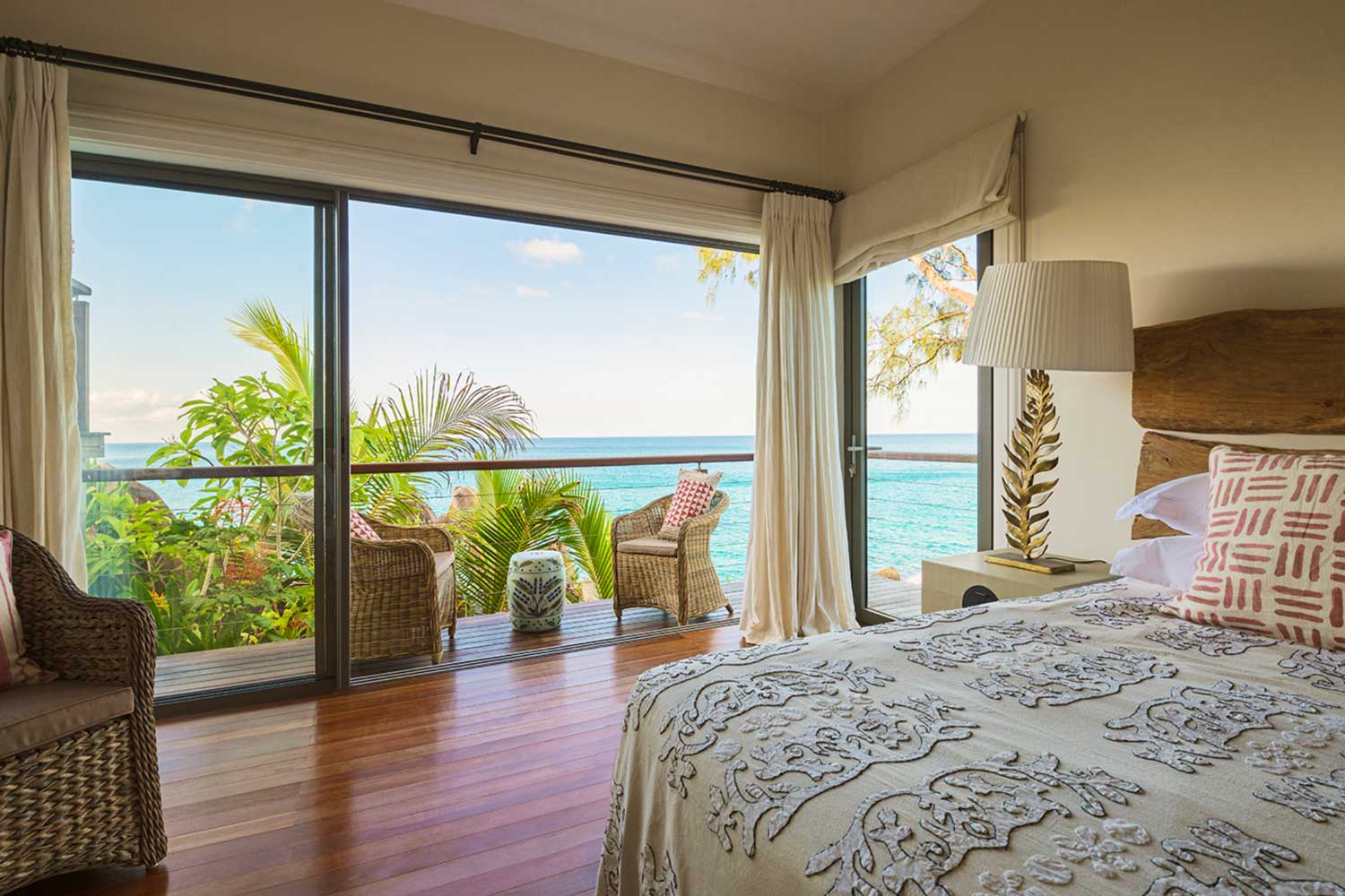 BRU&BRU-Agencia-de-viajes-exclusivos-travel-stories-Seychelles-Villa-on-the-rocks